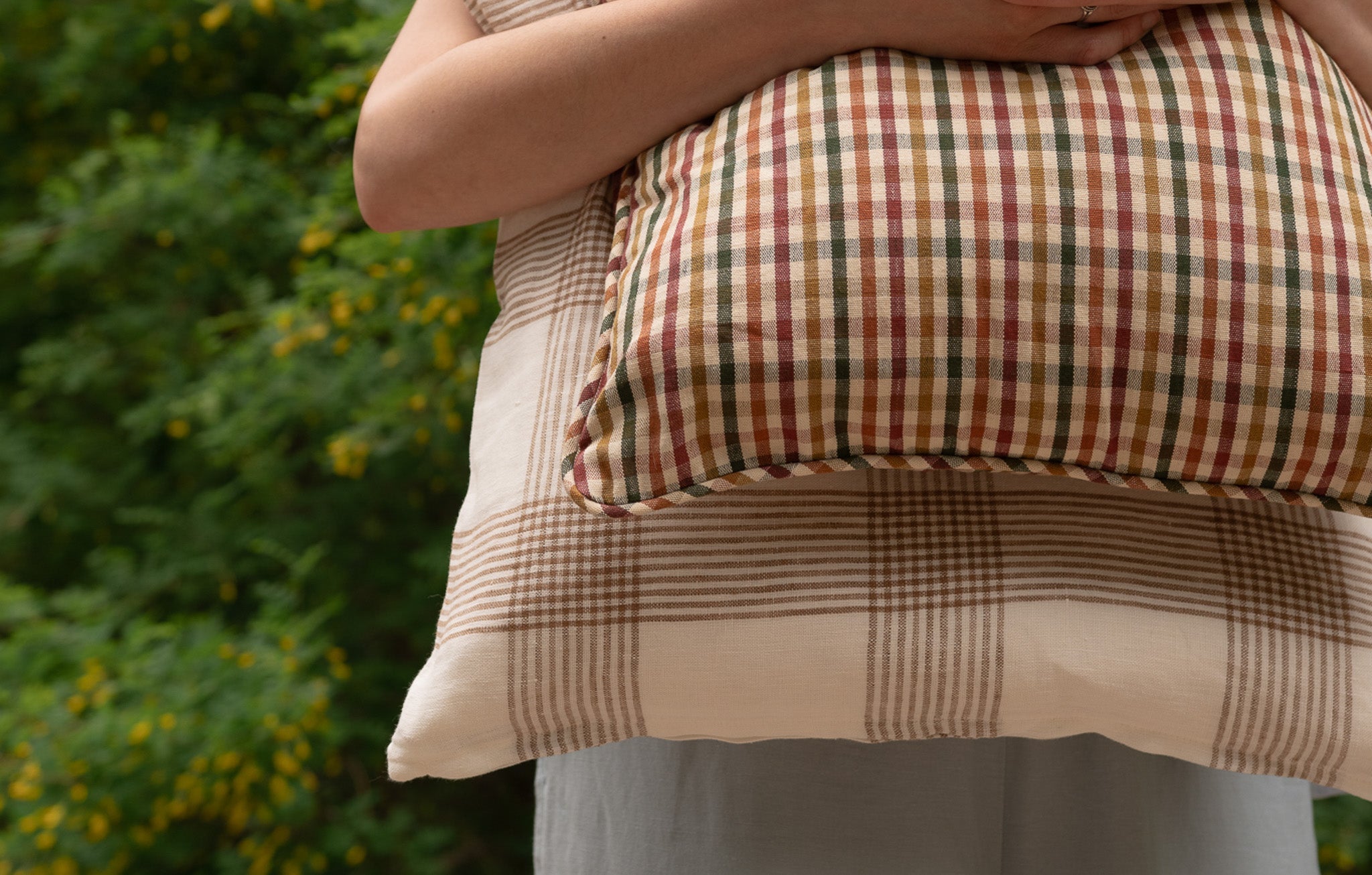 a woman is holding two cushions close to her body 