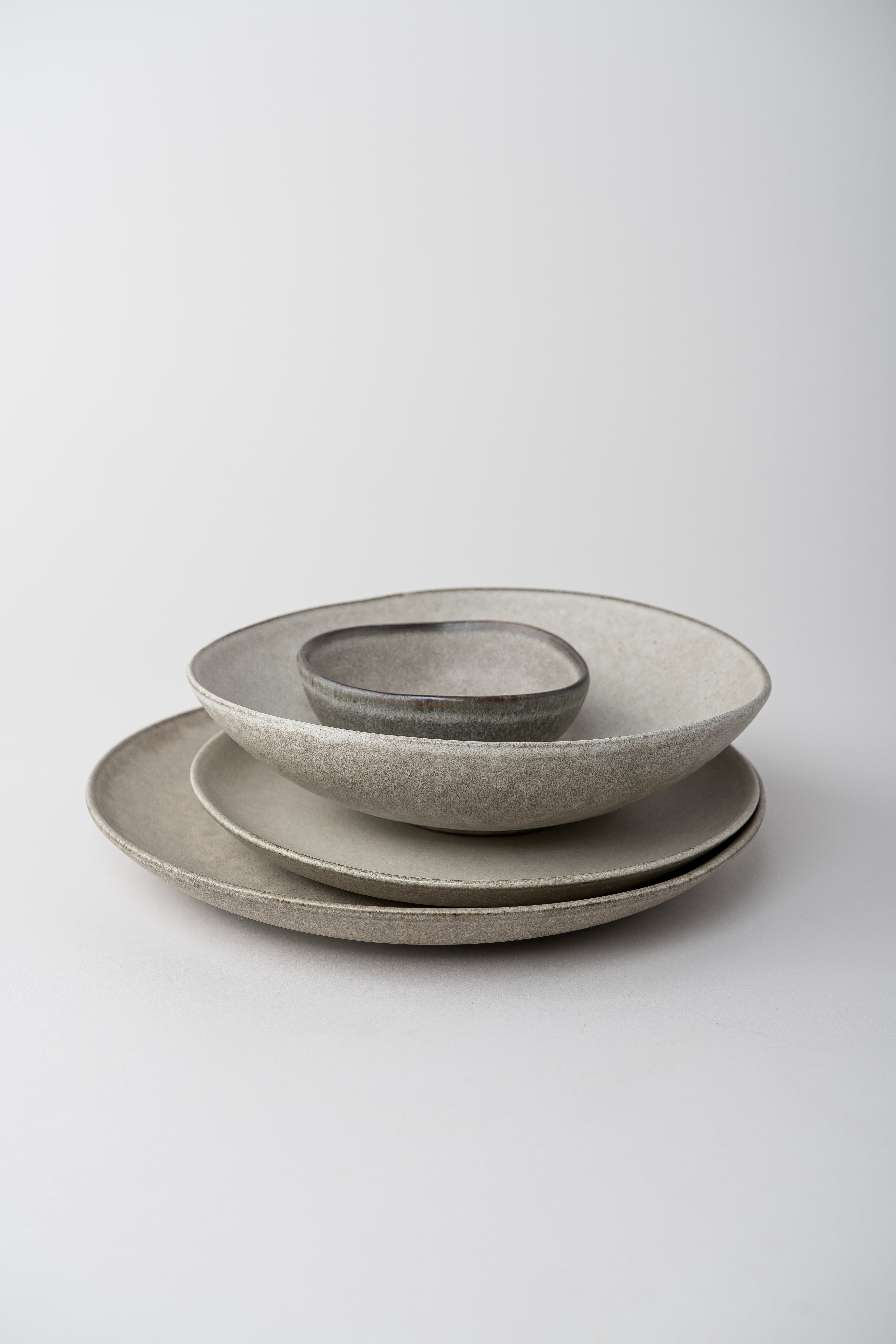 June Home Supply Bon Dinner Plate