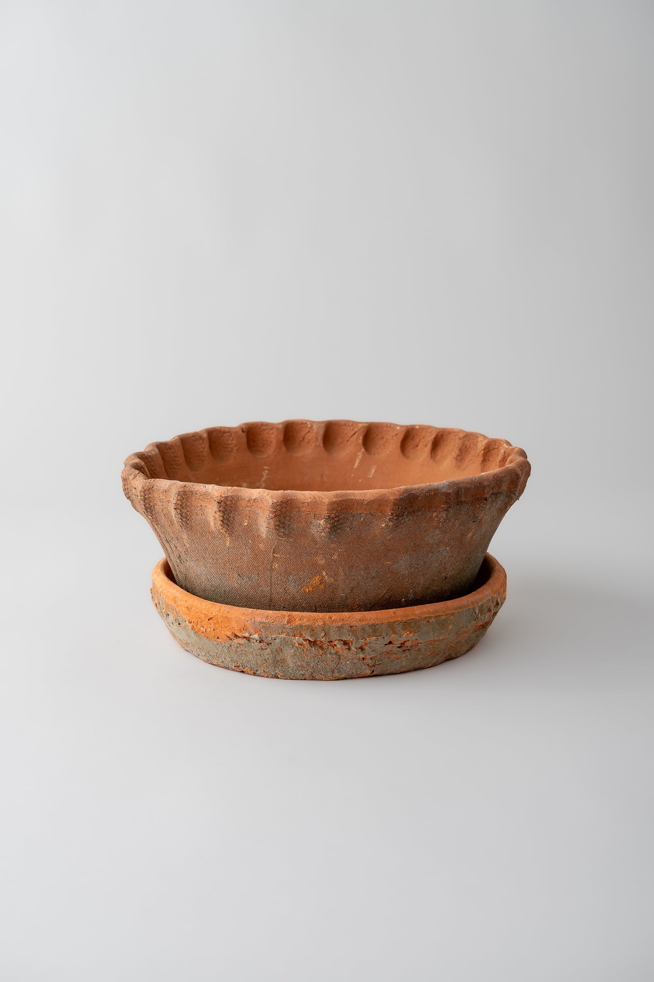 Frilled Redstone Garden Dish with Saucer - Large